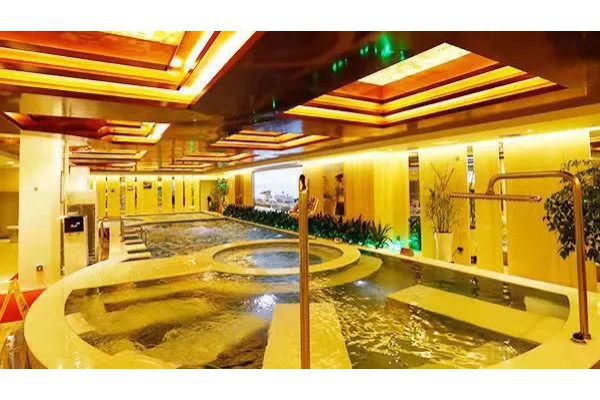 成都茶馆风情：帅哥品茗胜地(成都茶馆品茶)